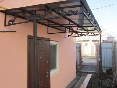 Навесы и козырьки над крыльцом. Козырек над крыльцом: основные разновидности и советы по оформлению (75 фото-идей)