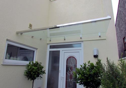 Навесы и козырьки над крыльцом. Козырек над крыльцом: основные разновидности и советы по оформлению (75 фото-идей)