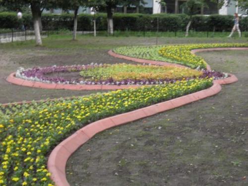 Клумба для цветов из кирпича. Как сделать клумбу из кирпича своими руками: идеи оформления, преимущества применения и правила размещения (125 фото)