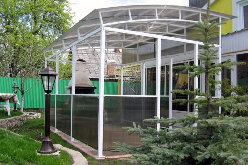 Навес беседка из поликарбоната примыкающий к дому. Навесы из поликарбоната — самостоятельное изготовление и особенности проектирования (100 фото)