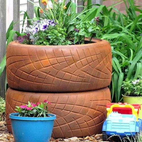 Как сделать красивую клумбу. Клумбы для цветов из покрышек своими руками – простые варианты