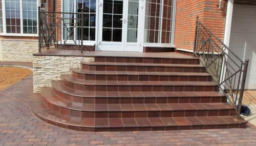 Крыльцо для дачного дома с навесом. Конструкция крыльца и ее основные типы