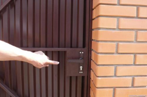 Замок на калитку. Какой выбрать замок на калитку — советы, как правильно врезать или установить замок своими руками (105 фото)