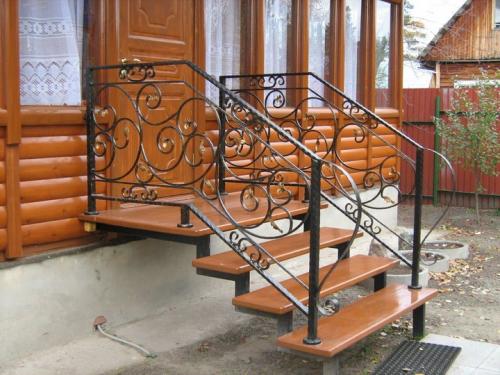 Крыльцо для дачного дома с навесом. Конструкция крыльца и ее основные типы