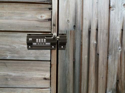 Замок на уличную калитку. Какой выбрать замок на калитку — советы, как правильно врезать или установить замок своими руками (105 фото)