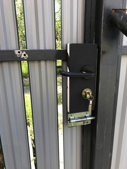 Замок на уличную калитку. Какой выбрать замок на калитку — советы, как правильно врезать или установить замок своими руками (105 фото)