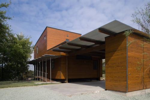 Из чего лучше сделать навес во дворе. Из чего сделать навес во дворе частного дома?