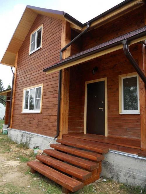 Крыльцо под одной крышей с домом. Крыльцо к дому — примеры стильного и красивого оформления входа в дом (135 фото и видео)