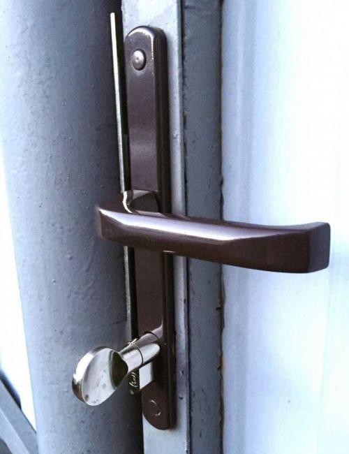 Замок в калитку. Замок на калитку: классификация, преимущества и советы правильного выбора замка (120 фото и видео)