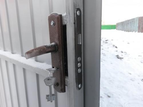 Замок для калитки уличный. Какой выбрать замок на калитку — советы, как правильно врезать или установить замок своими руками (105 фото)