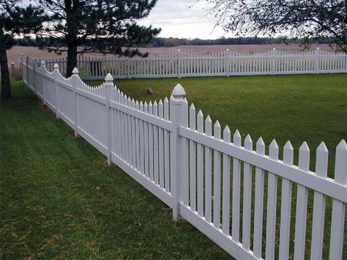 Декоративный забор из дерева. Строительство декоративного забора из дерева на участке [19 фото]