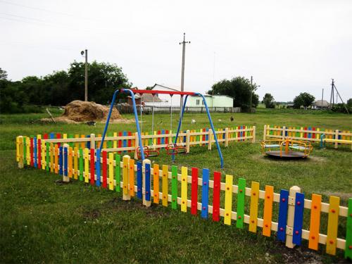 Декоративный забор из дерева. Строительство декоративного забора из дерева на участке [19 фото]