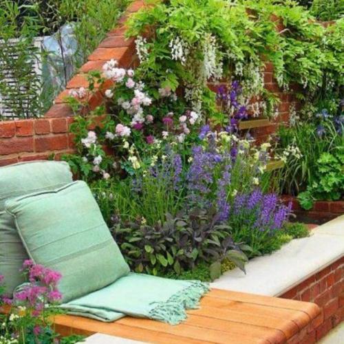 Клумба из кирпичей своими руками. Клумбы из кирпича своими руками: прямые и угловые варианты оформления клумб (105 фото и видео)