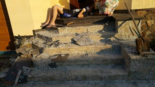 Как правильно ухаживать за открытым крыльцом с навесом. Никто не вкладывается в будущее