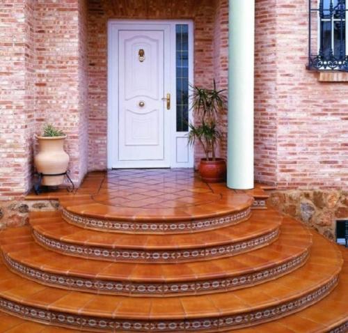 Какие особенности есть у открытых крылец с навесом. Геометрия форм