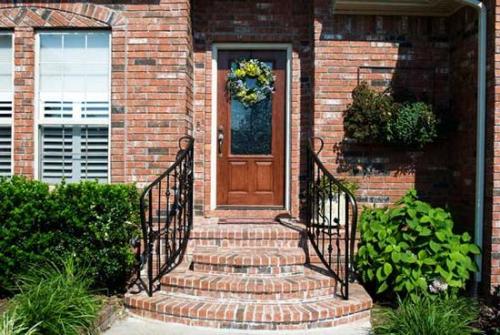 Как выбрать открытое крыльцо с навесом под свой дом. №1. Основные требования к крыльцу