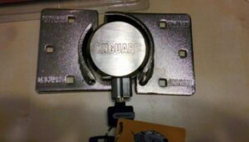 Замок для калитки из профнастила. Навесные замки