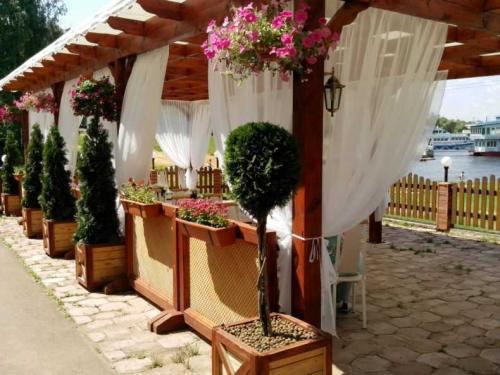 Уличные шторы для беседок и веранд. Уличные шторы: виды и материалы