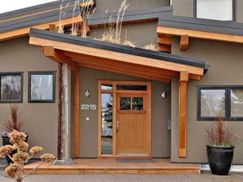 Навесы из поликарбоната над крыльцом частного дома. Особенности козырьков из поликарбоната над крыльцом 22 Навесы из поликарбоната над крыльцом частного дома. Особенности козырьков из поликарбоната над крыльцом 22