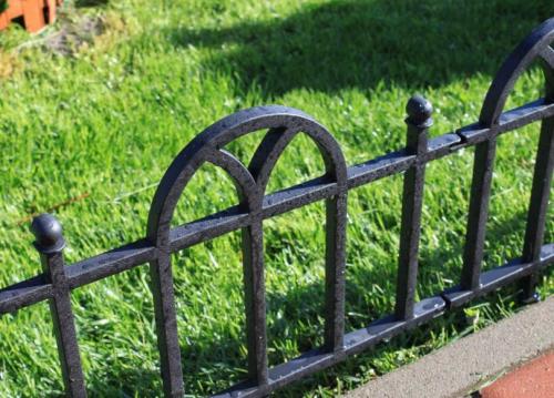 Декоративный забор своими руками: материалы, разновидности и варианты ограждения (100 фото)