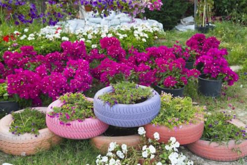 Многоярусные клумбы для цветов своими руками. Многоярусная клумба — разновидности, последовательность работы, варианты создания своими руками, устройство цветника (145 фото)