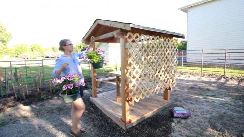 Беседка для дачи деревянная. Варианты постройки