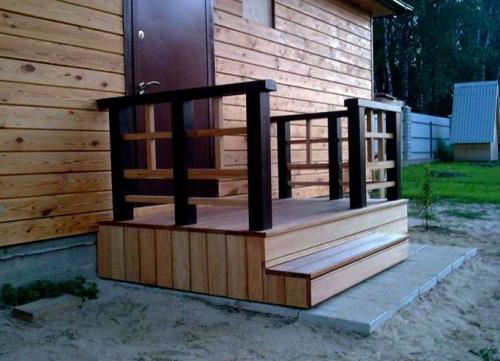 Какие факторы могут повлиять на стоимость постройки крыльца на два выхода в частном доме. Сколько стоит построить крыльцо к дому и от чего зависит стоимость