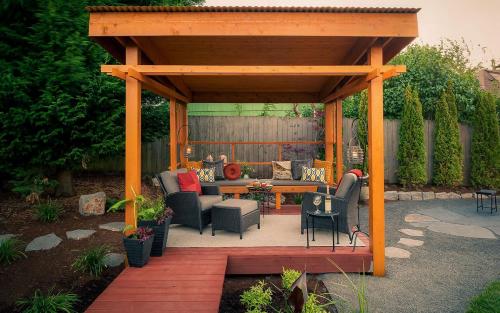 Как организовать зону отдыха на террасе в деревенском стиле. В саду