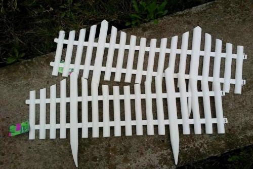 Декоративные заборчики для дачи. Забор для цветника из деревянных колышек