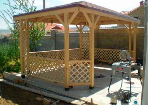 Беседка из дерева для дачи. Беседки с полом и без него
