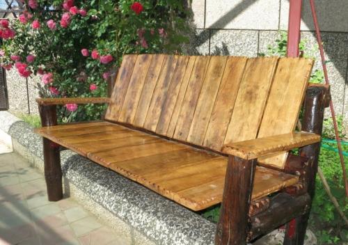 Лавка для улицы своими руками. Лавочка своими руками: простые и сложные конструкции для новичков и профессионалов (150 фото-идей)