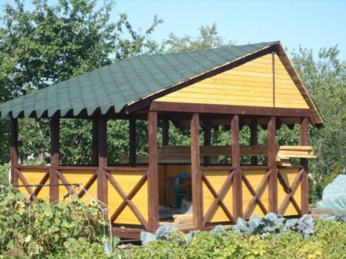 Чем закрыть беседку от дождя и ветра. 11 способов для защиты беседки от дождя, ветра и другой непогоды