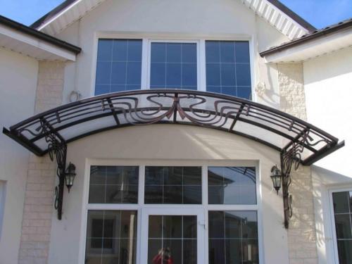 Навес над крыльцом частного дома. Козырек над крыльцом: основные разновидности и советы по оформлению (75 фото-идей)