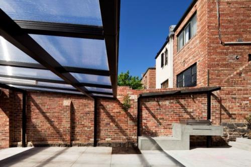 Навес из поликарбоната. Крепление монолитного и сотового поликарбоната к обрешетке, соединение панелей между собой и с примыкающими поверхностями 25 Навес из поликарбоната. Крепление монолитного и сотового поликарбоната к обрешетке, соединение панелей между собой и с примыкающими поверхностями 25