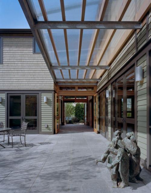 Навес из поликарбоната. Крепление монолитного и сотового поликарбоната к обрешетке, соединение панелей между собой и с примыкающими поверхностями 20 Навес из поликарбоната. Крепление монолитного и сотового поликарбоната к обрешетке, соединение панелей между собой и с примыкающими поверхностями 20