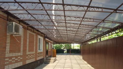 Навесы для частного дома из поликарбоната. Навесы из поликарбоната — обзор лучших проектов и особенности выбора красивых идей оформления для навеса (105 фото)