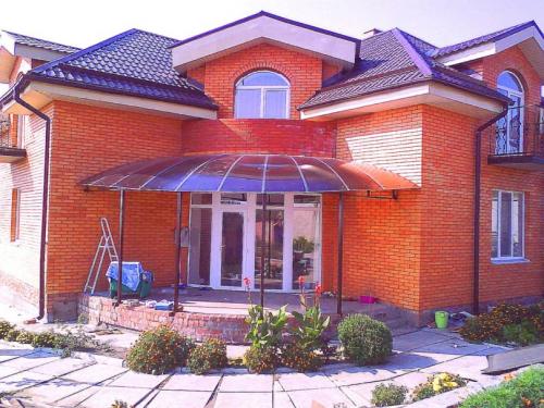 Навесы из поликарбоната во дворе частного дома — секреты мастера самостоятельного изготовления и особенности проектирования! (фото и видео)