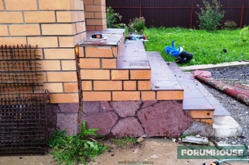 Как правильно делать крыльцо при входе в дом. Ремонтировать или ломать