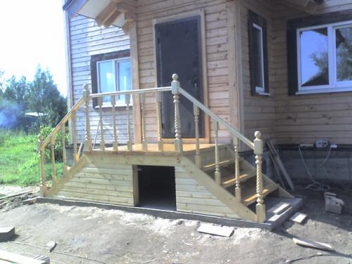 Крыльцо для дачного дома. Требования безопасности и удобства 10