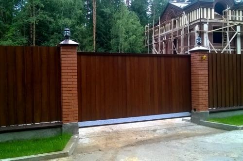 Как оформить въезд на участок. Монтаж заезда узкой ширины