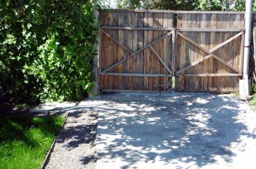 Как оформить въезд на участок. Монтаж заезда узкой ширины