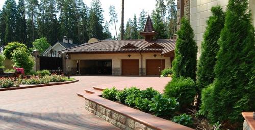 Как оформить въезд на участок. Монтаж заезда узкой ширины