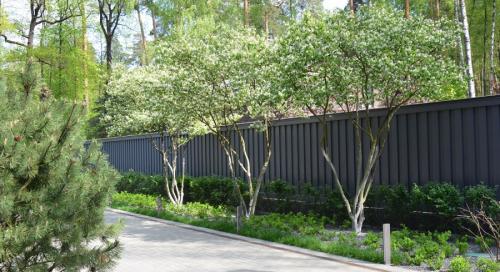 Как оформить въезд на участок. Монтаж заезда узкой ширины