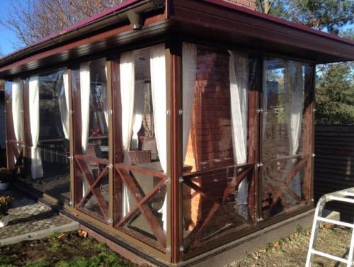 Защитите свой отдых: как выбрать непромокаемые шторы для террасы и веранды 06