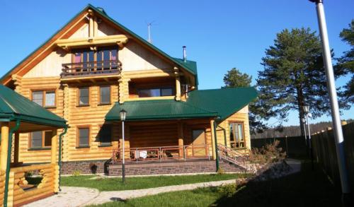 Красивые окна в деревянном доме — лучшие идеи дизайна, советы по выбору материалов и варианты установки (90 фото)