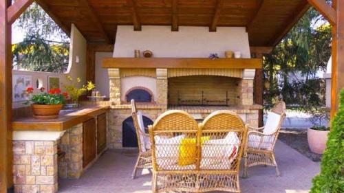 Оригинальные беседки из дерева с барбекю. Ваша беседка с мангалом: важные детали