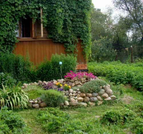 Клумбы из бутового камня. Клумба из камней своими руками — секреты мастера, как самостоятельно оформить каменный цветник! (фото и видео)