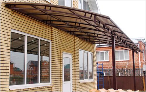 Навесы козырьки из поликарбоната: выбор, установка и уход 03 Навесы козырьки из поликарбоната: выбор, установка и уход 03