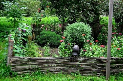 Дизайн палисадника перед домом. Виды палисадников