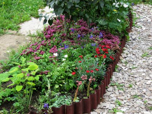 Чем огородить клумбу. Оригинальный заборчик для клумбы, цветника